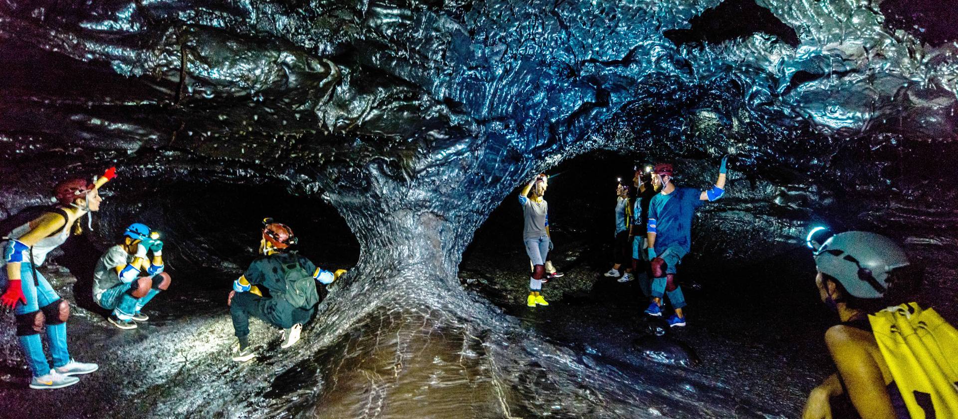 Découverte des tunnels de lave-Coulée 2004 © Sébastien Conejero / Parc national de La Réunion