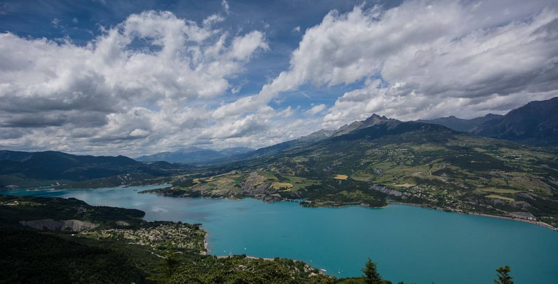 Lac de Serre-Ponçon depuis Pierre Arnoux © Coulon Mireille / Parc national des Ecrins