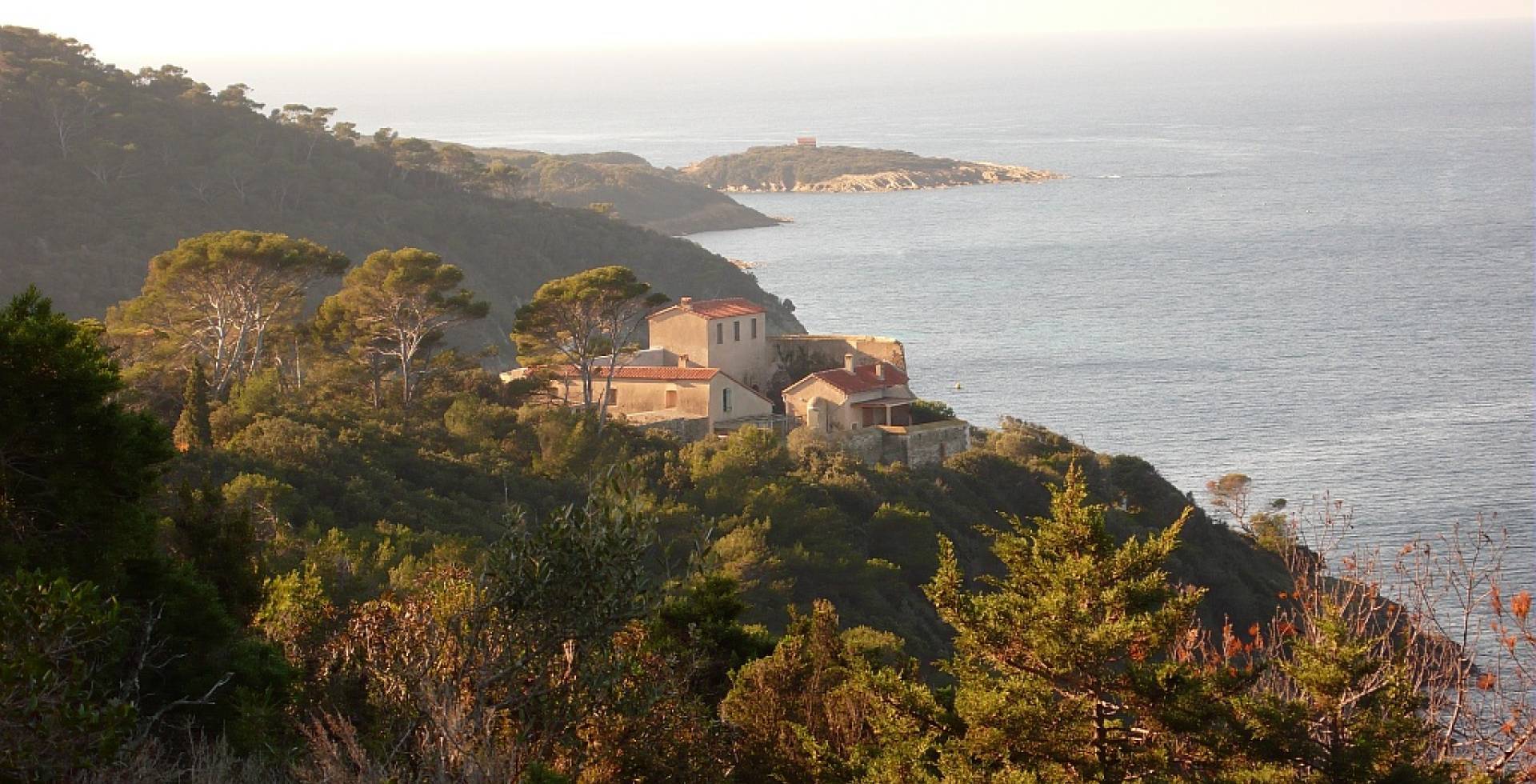 Fort du Moulin à l'aube © Isabelle Masinski / Parc national de Port-Cros