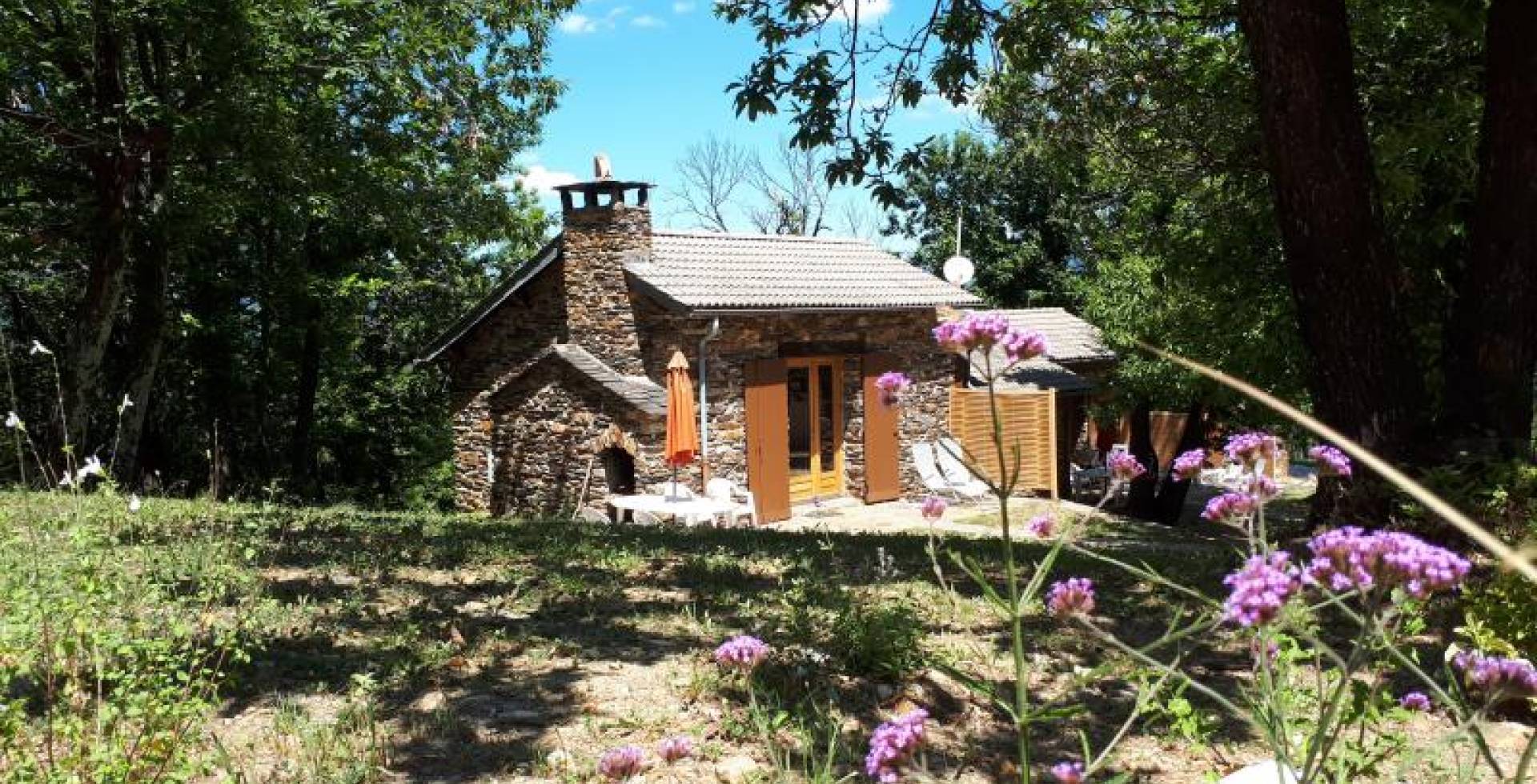© Village de gîtes La châtaigneraie