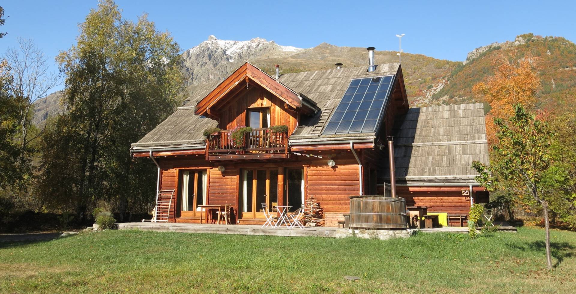 Vue extérieure en automne © Chalet Au Fil de l'Onde