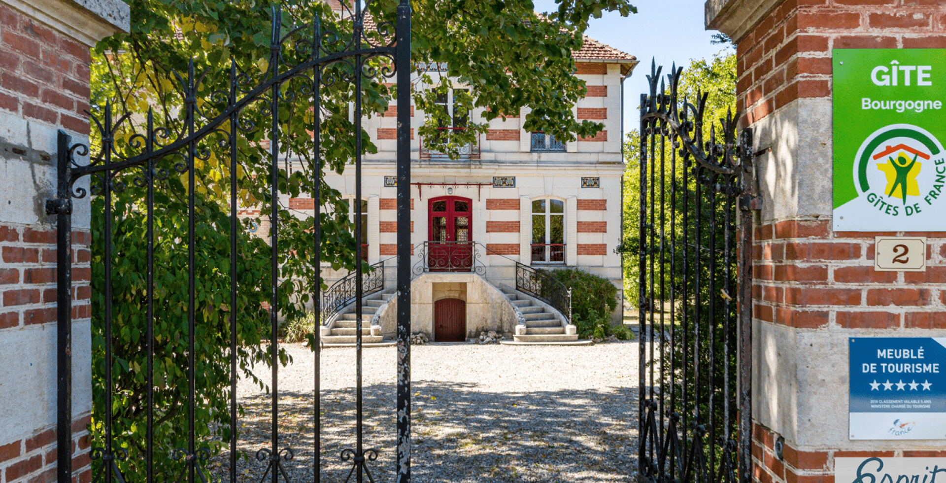 Portail © Villas du Parc en Bourgogne