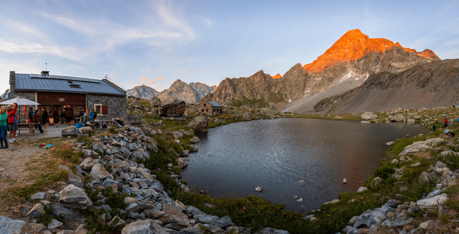 Refuge et lac de Vallonpierre, Le Sirac © Thibaut Blais - Parc national des Ecrins