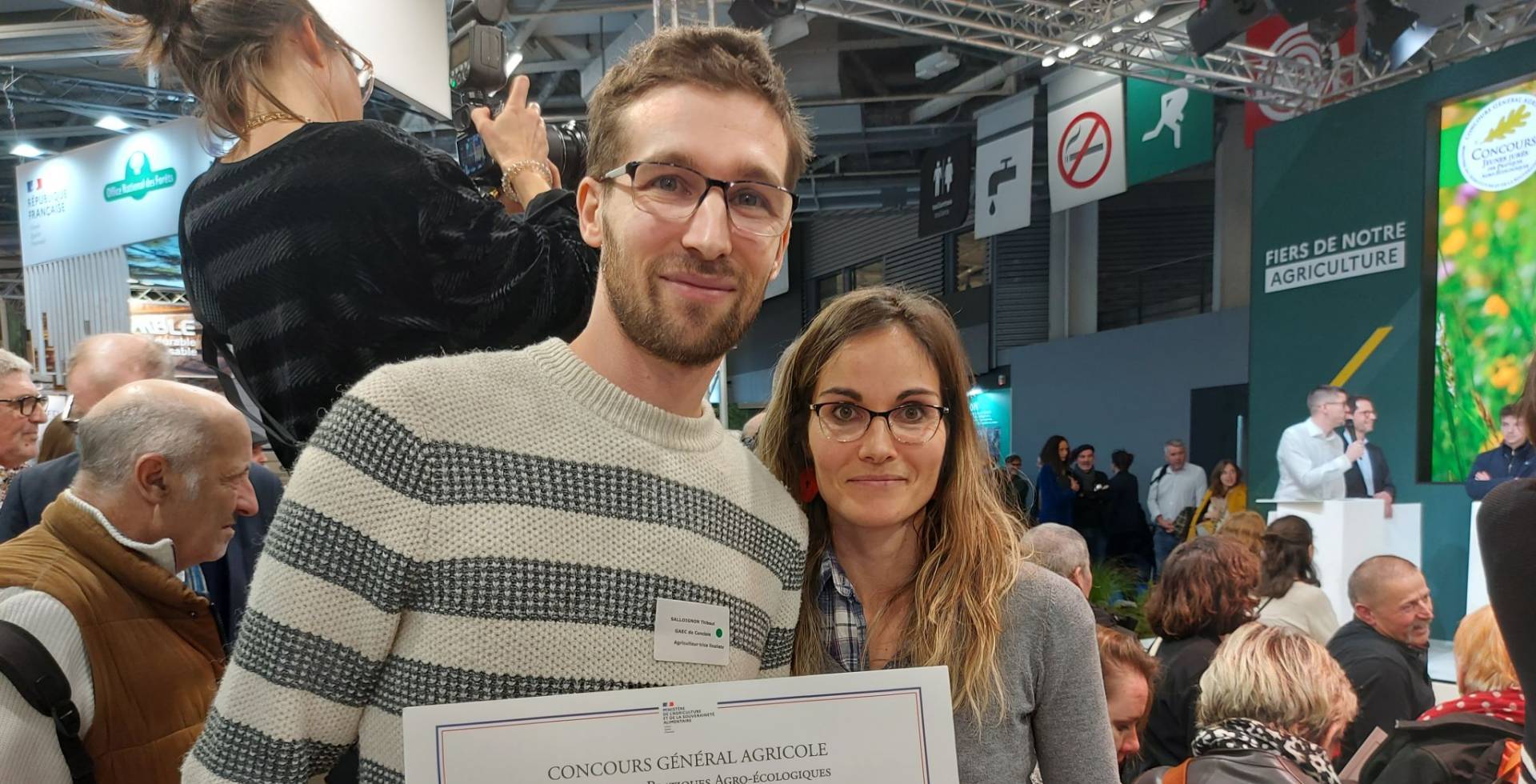 Sophie et Thibaut Salloignon du GAEC de Conclois au Salon international de l’Agriculture 2025 © DR Parc national de forêts