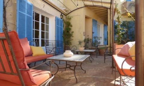 Terrasse © Auberge des Glycines Terrasse © Auberge des Glycines