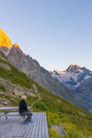 Refuge Temple Ecrins, terrasse © Clo & Clem Refuge Temple Ecrins, terrasse © Clo & Clem
