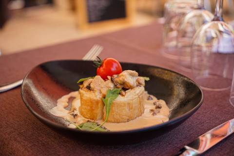 Feuilleté de veau aux morilles, Le Faranchin © Athénaïs Régnier Photographies Feuilleté de veau aux morilles, Le Faranchin © Athénaïs Régnier Photographies