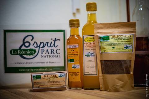 Produits extraits de la canne a sucre_Kossassa-Alain Huet©️Le bon Zest - Jérome Barret