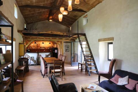 Le Cambon, salon du gîte d'étape © Charlotte Vandeventer-Parc national des Cévennes