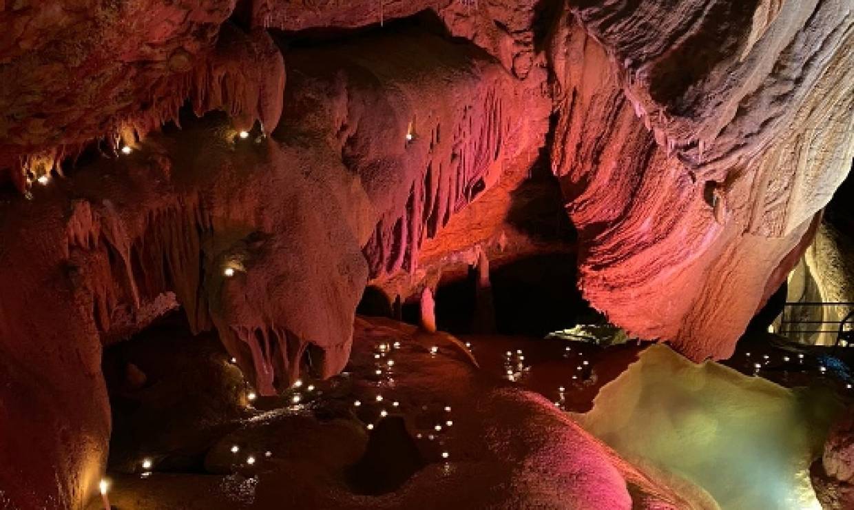 la grotte s'enflamme