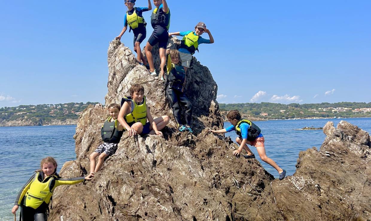 Enfants à Porqueorlles avec To Sea