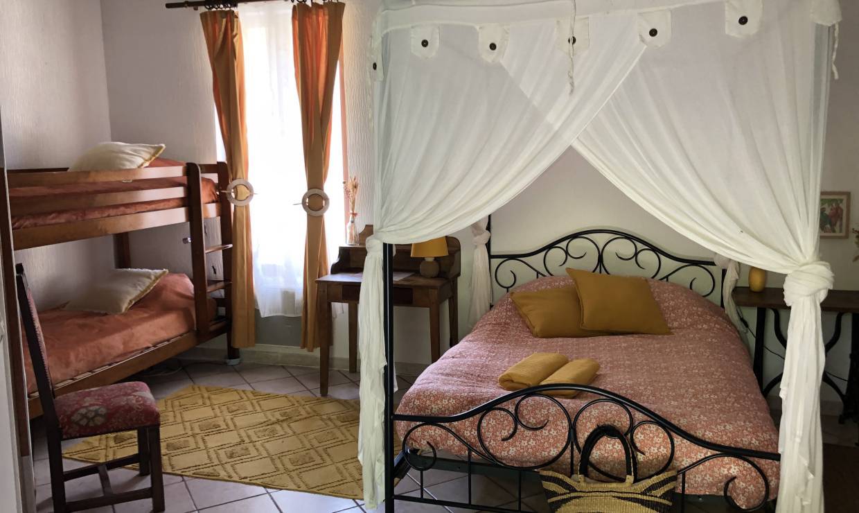 Chambre châtaignier