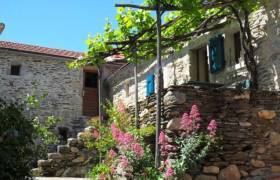 Mas typique des Cévennes avec sa cour intérieure