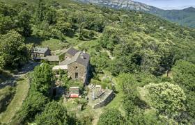 Vue de la Source de Castagnols vers le Mont Lozère