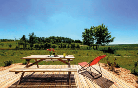Gîtes de la gare, terrasse © Mairie de Leuglay