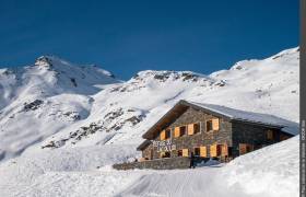 Refuge du Lac du Lou en hiver
