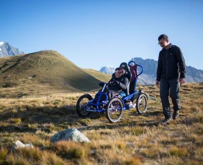 Fauteuil Quadrix au refuge du Plan du Lac au Parc national de la Vanoise © Emmanuel Rondeau / OFB