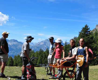 Sortie en joëlette © Bureau des accompagnateurs du Champsaur