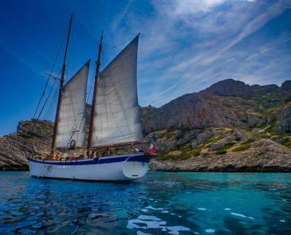 Croisière voile au coeur des Calanques © Goélette Alliance