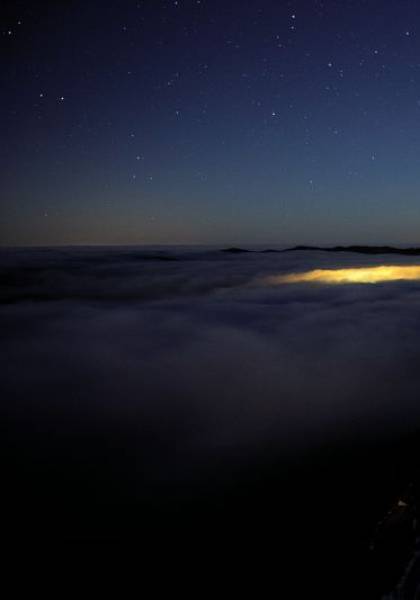 Ciel étoilé depuis l'Aigoual avec vue sur la vallée de l'Hérault © Gaël Karczewski / Parc national des Cévennes