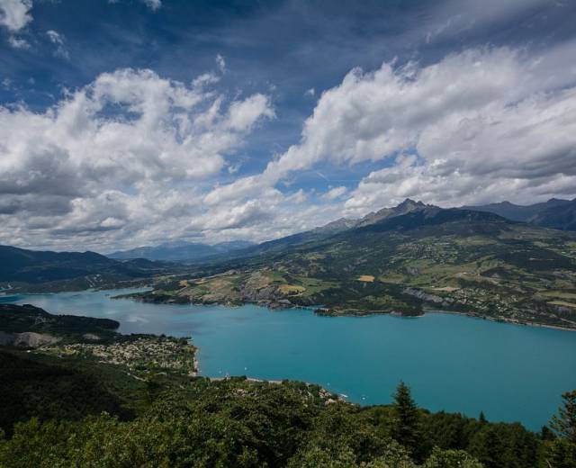 Lac de Serre-Ponçon depuis Pierre Arnoux © Coulon Mireille / Parc national des Ecrins