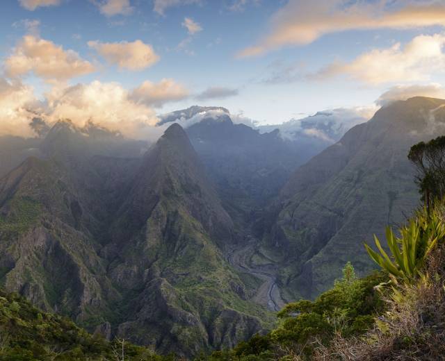 Cirque de Mafate au crépuscule © Hervé Douris / Parc national de La Réunion