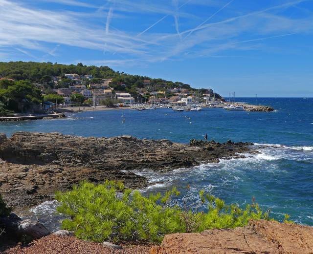 Vue sur le port des Oursinières © Muriel Gasquy / Parc national de Port-Cros