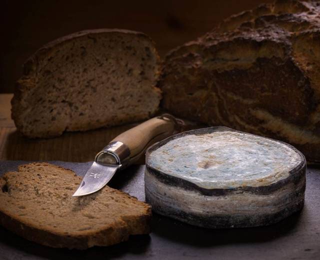 Cerclé de chèvre - La Ferme des Écrins