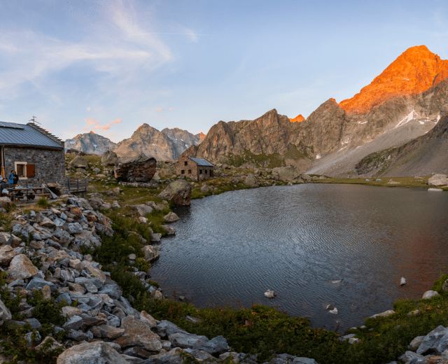 Refuge et lac de Vallonpierre, Le Sirac © Thibaut Blais - Parc national des Ecrins