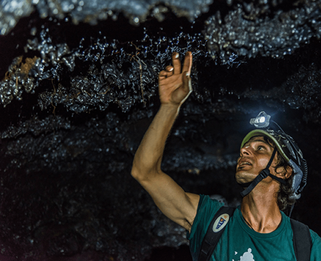 Tunnels de lave, coulée de 2004 © Sébastien Conejero - Parc national de La Réunion