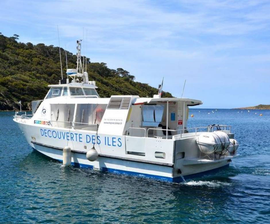 Vedette whale watching © Espace Mer