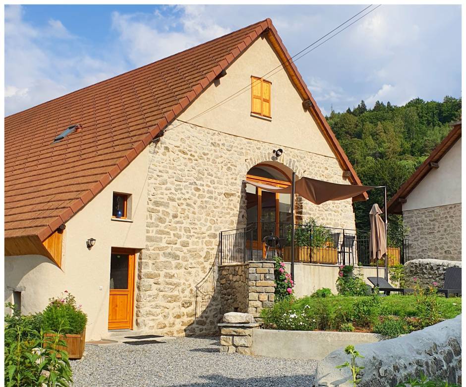 Gîte Les Fontaines du Percy, extérieur © Elisabeth Crevolin