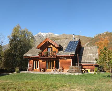 Vue extérieure en automne © Chalet Au Fil de l'Onde Vue extérieure en automne © Chalet Au Fil de l'Onde