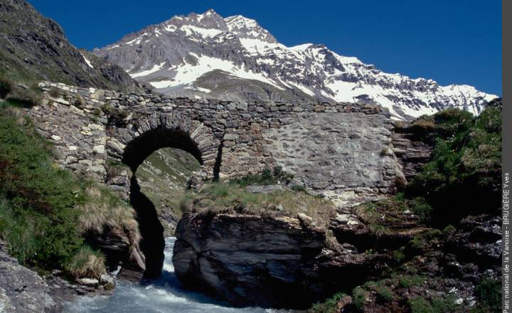 Vue sur le Pont de Croë-Vie et la Grande Casse © Yves Brugiere / Parc national de la Vanoise