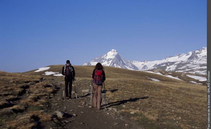 Randonneurs sur le sentier de Plan du Lac © Christian Balais / Parc national de la Vanoise