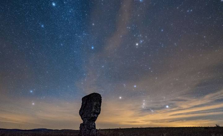 Causse Méjean, la constellation d'Orion se lève à l'horizon à l'Est © Etienne Jammes / Parc national des Cévennes