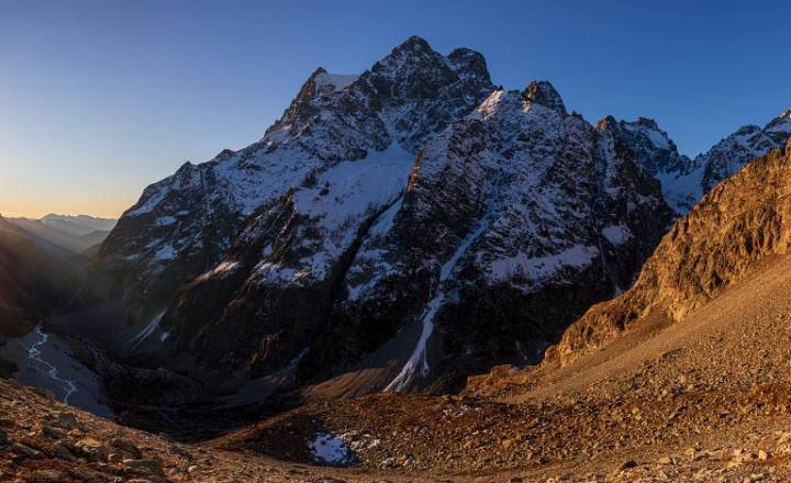 Lever de soleil sur le Pré de madame Carle et le Pelvoux © Thierry Maillet - Parc national des Ecrins