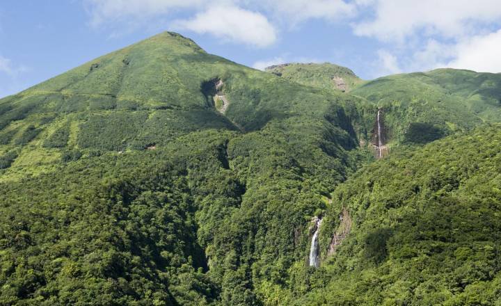 Les deux Chutes du Carbet vues de Capesterre © Fabien Salles / Parc national de la Guadeloupe