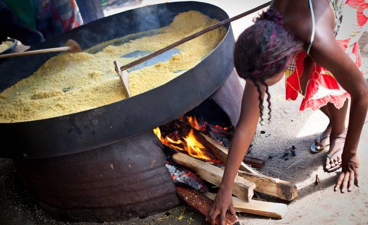 Manioc, préparation du couac © Karl Joseph / Parc amazonien de Guyane