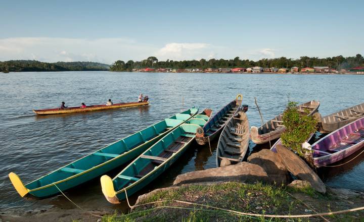 Pirogues à Maripasoula © Guillaume Feuillet / Parc amazonien de Guyane