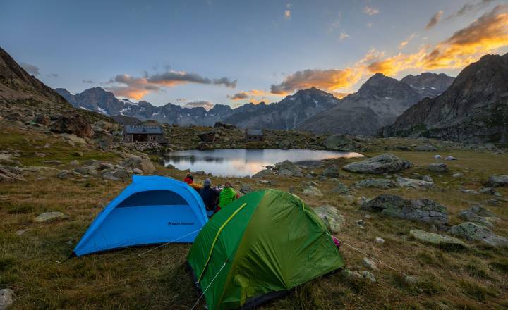 Bivouac au lac de Vallonpierre © Thibualt Blais - Parc national des Ecrins