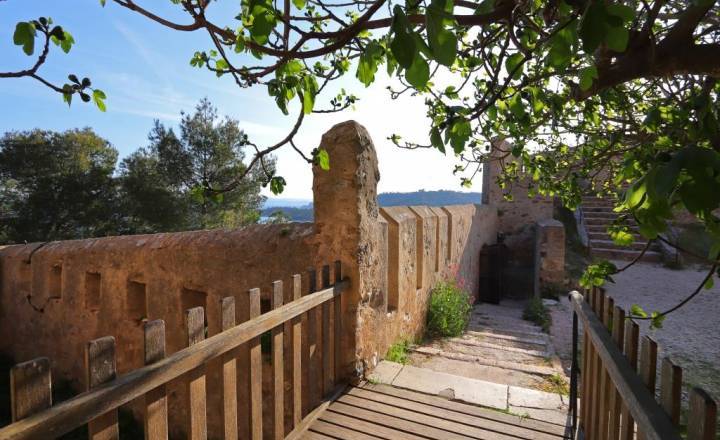 Cour du fort Sainte-Agathe © Muriel Gasquy - Parc national de Port-Cros