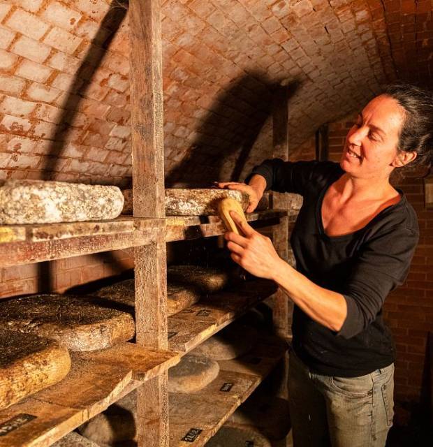 Affinage de la Tomme - GAEC D'Eibans