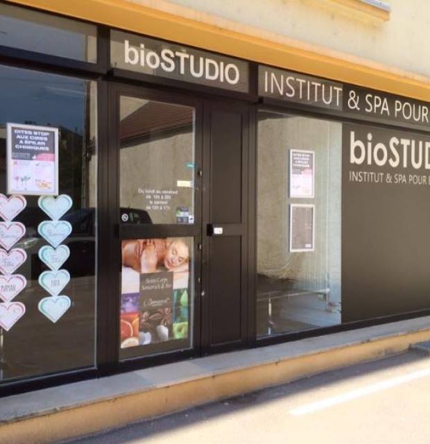 © BioSTUDIO