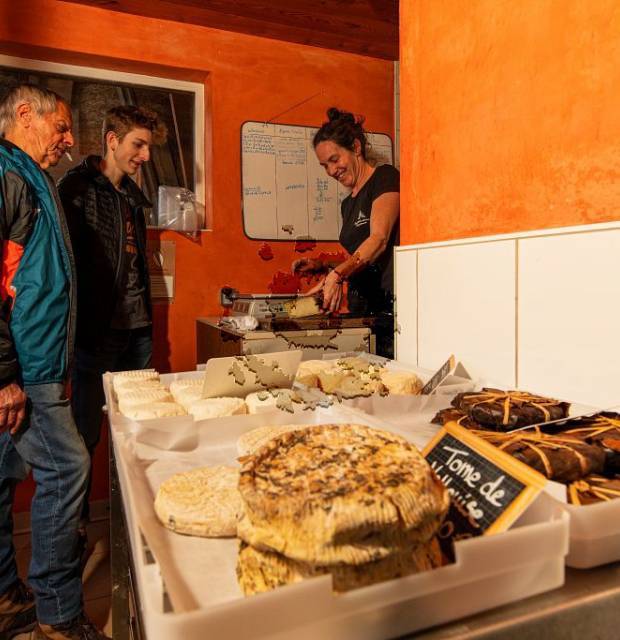 Vente à la ferme GAEC d'Eïbans © Thierry Maillet - Parc national des Ecrins
