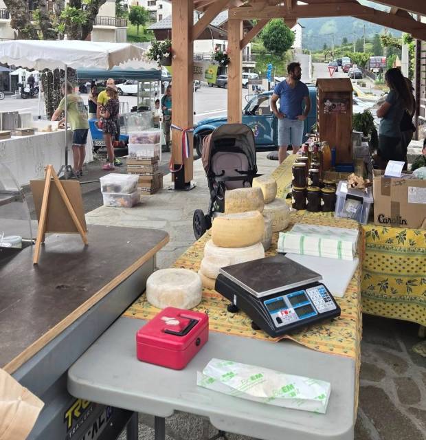 Sur le marché © Le Fromager du Mounier